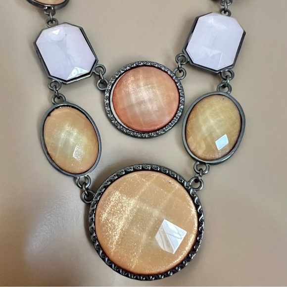 Costume Jewelry ‘Gem’ Necklace - Picture 3 of 10